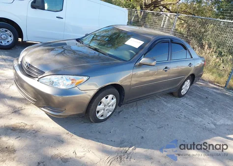 2004 Toyota Camry Le z USA, uszkodzony, nr VIN 4T1BE32K94U935179